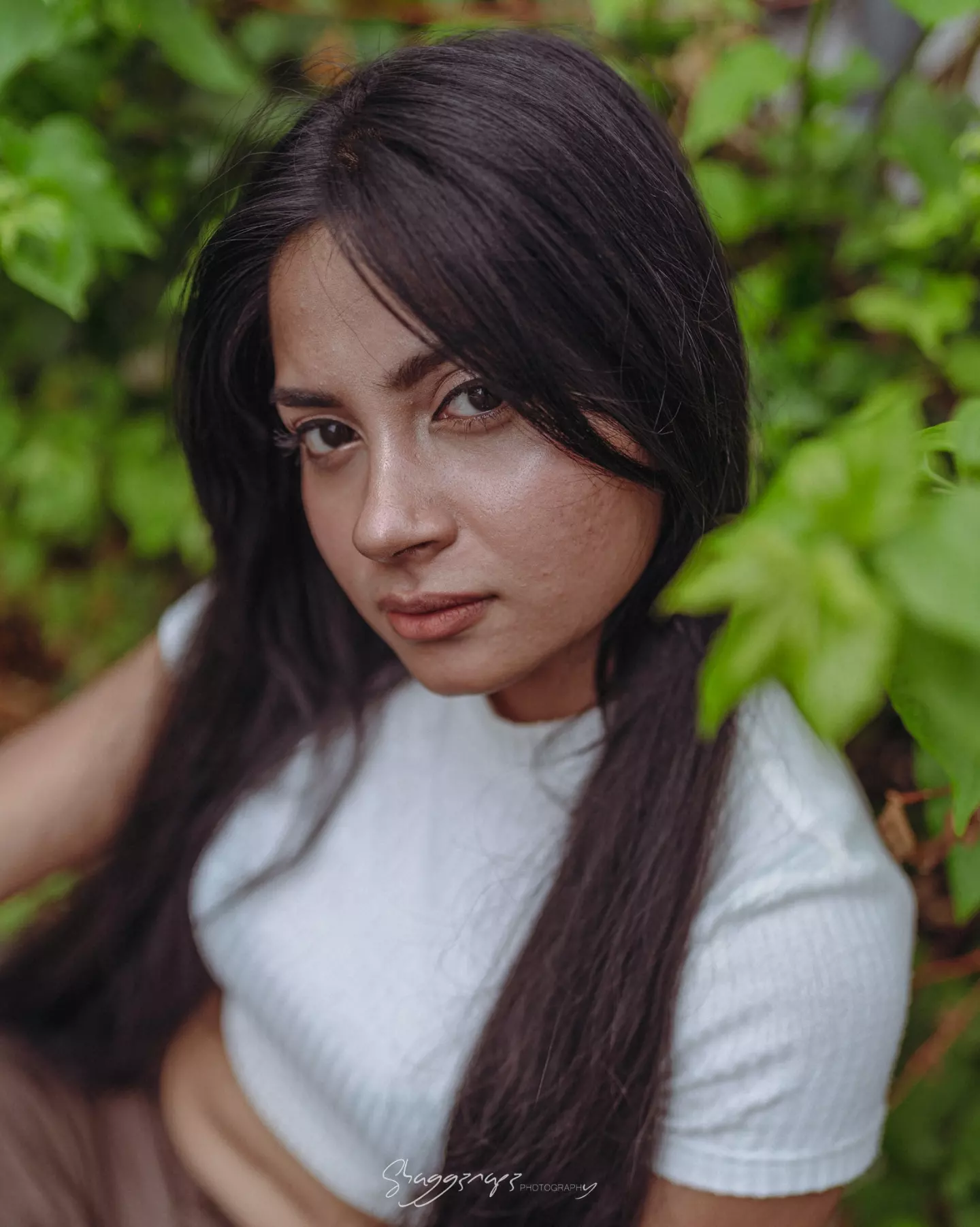 Close-up fashion portrait amid greenery in Colombo, Sri Lanka